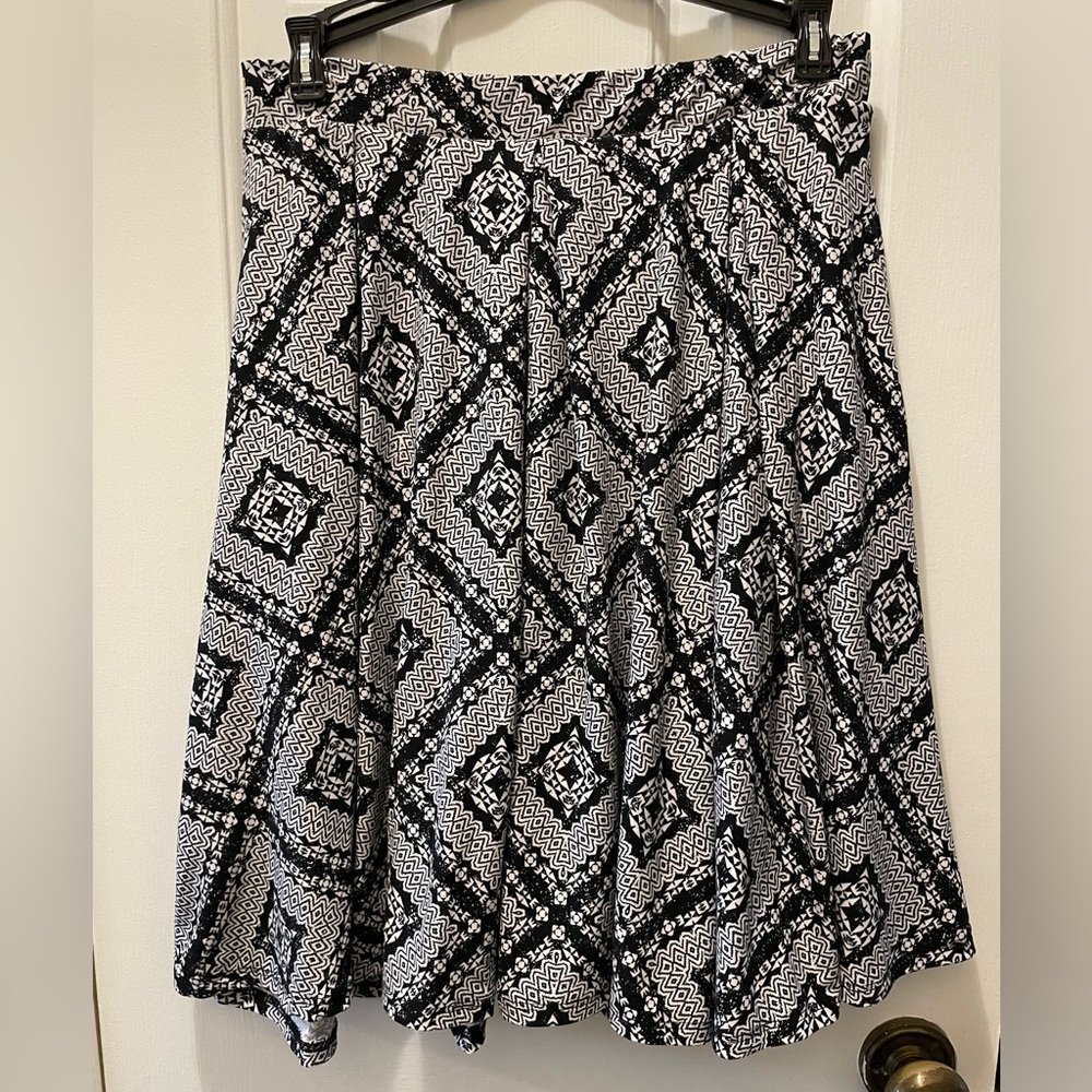 LuLaRoe Black and White Diamond Pattern A-Line Skirt